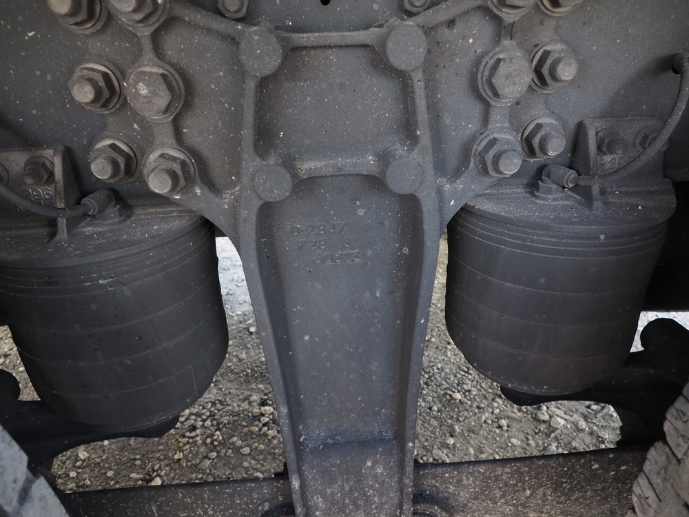 いすゞ ギガ 冷凍ウイング 大型 QKG-CYJ77B 年式 H28[写真32]