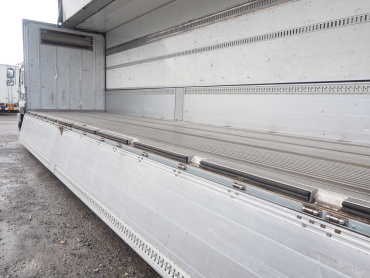 いすゞ ギガ 冷凍ウイング 大型 QKG-CYJ77A 年式 H26 [写真24]