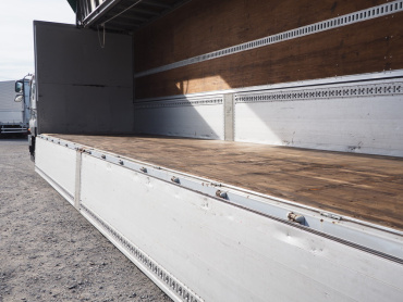 いすゞ ギガ ウイング車 大型 PDG-CYJ77W8 年式 H21 [写真18]