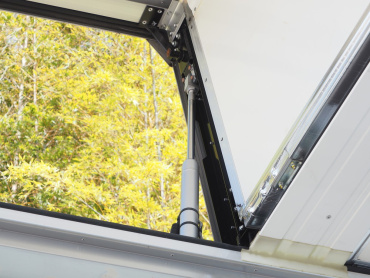 いすゞ ギガ 冷凍ウイング 大型 QKG-CYJ77B 年式 H28 [写真13]