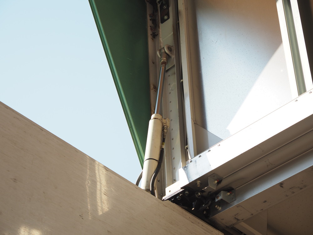 日野 グランドプロフィア ウイング車 大型 QKG-FW1EXBG 年式 H25[写真17]