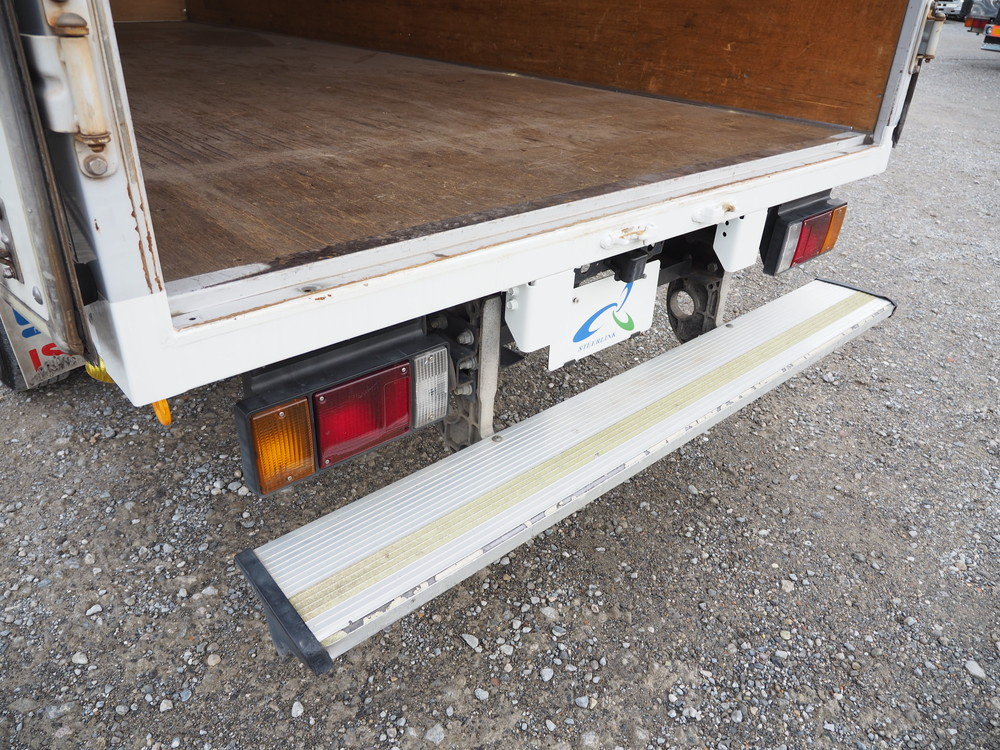 いすゞ エルフ バン車 小型 TKG-NLR85AN 年式 H26[写真18]