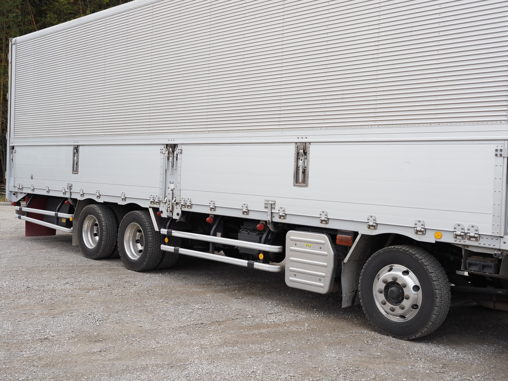 いすゞ ギガ ウイング車 大型 LKG-CYJ77A 年式 H23[写真10]