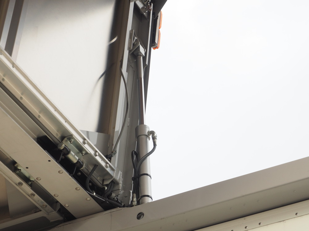 いすゞ フォワード ウイング車 中型 TKG-FRR90S2 年式 H28[写真20]