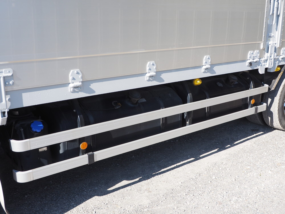 いすゞ ギガ ウイング車 大型 QKG-CYJ77B 年式 H28[写真15]