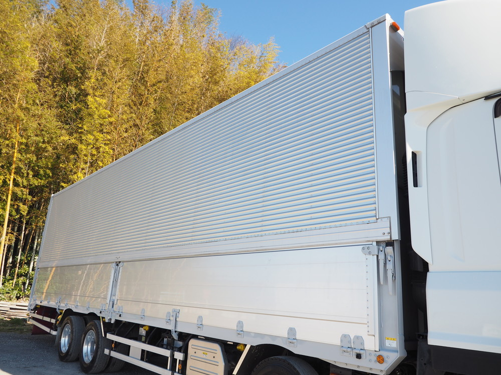 いすゞ ギガ ウイング車 大型 QKG-CYJ77B 年式 H28[写真09]