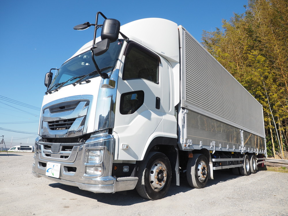 いすゞ ギガ ウイング車 大型 QKG-CYJ77B 年式 H28[写真01]