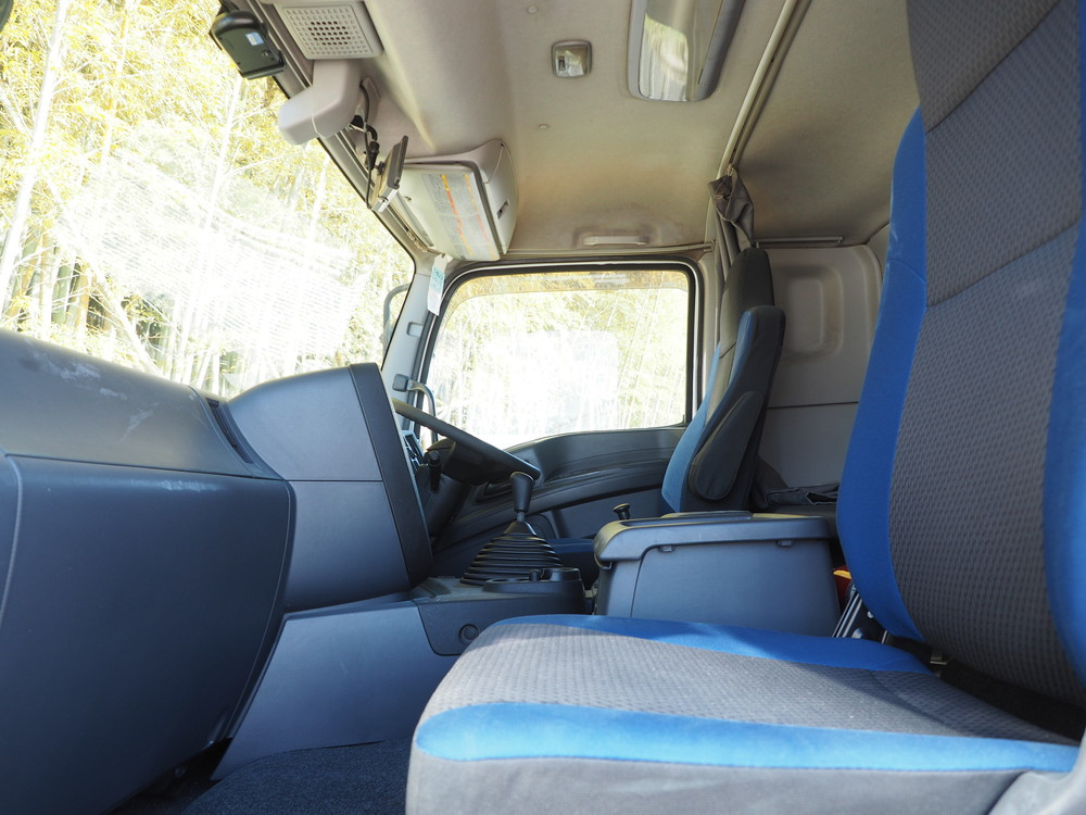 いすゞ ギガ ウイング車 大型 QKG-CYJ77B 年式 H28[写真44]