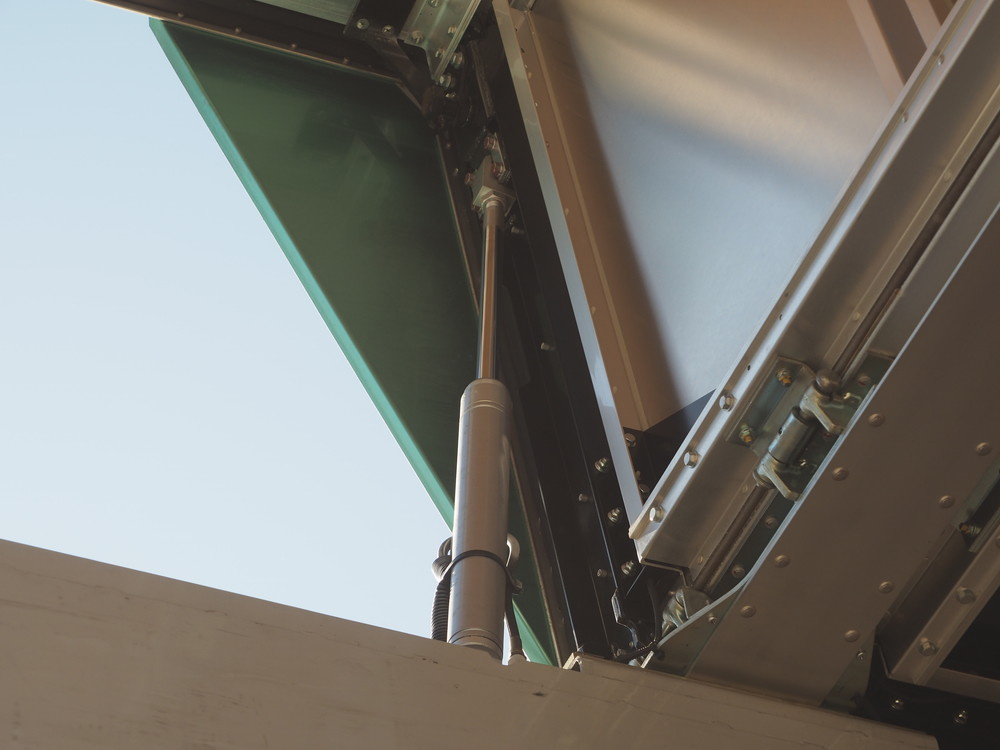 いすゞ ギガ ウイング車 大型 QKG-CYJ77A 年式 H27[写真18]