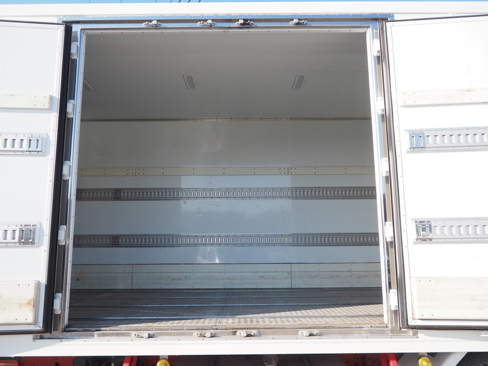 いすゞ フォワード 冷凍バン 中増t 2PG-FSR90T2 年式 H30[写真21]