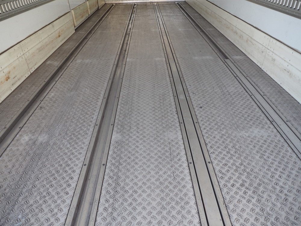 いすゞ フォワード 冷凍バン 中増t 2PG-FSR90T2 年式 H30[写真24]