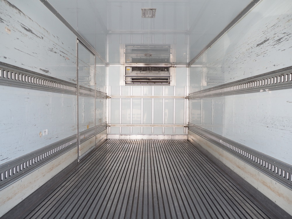 いすゞ フォワード 冷凍バン 中型 TKG-FRR90T2 年式 H28[写真17]