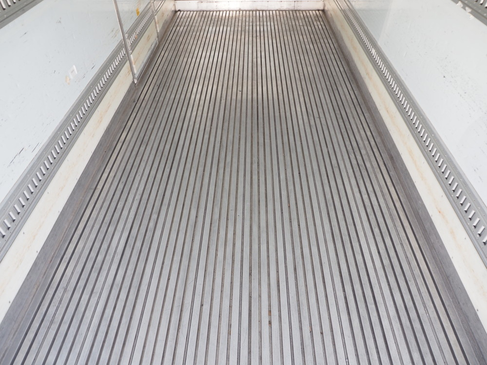 いすゞ フォワード 冷凍バン 中型 TKG-FRR90T2 年式 H28[写真19]