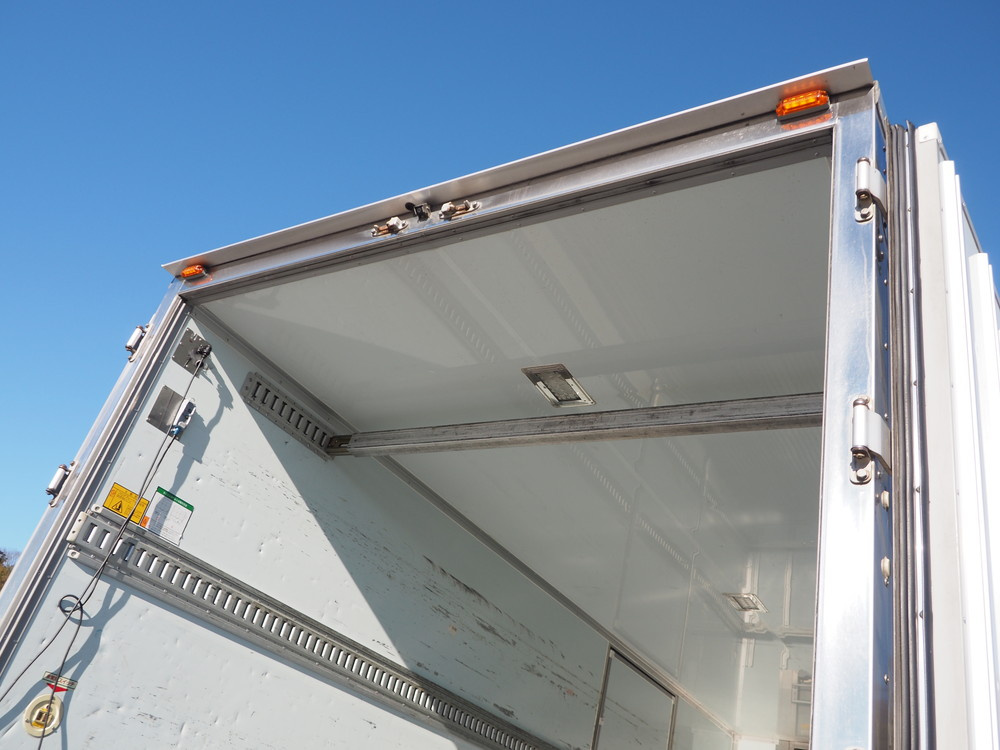 いすゞ フォワード 冷凍バン 中型 TKG-FRR90T2 年式 H28[写真23]