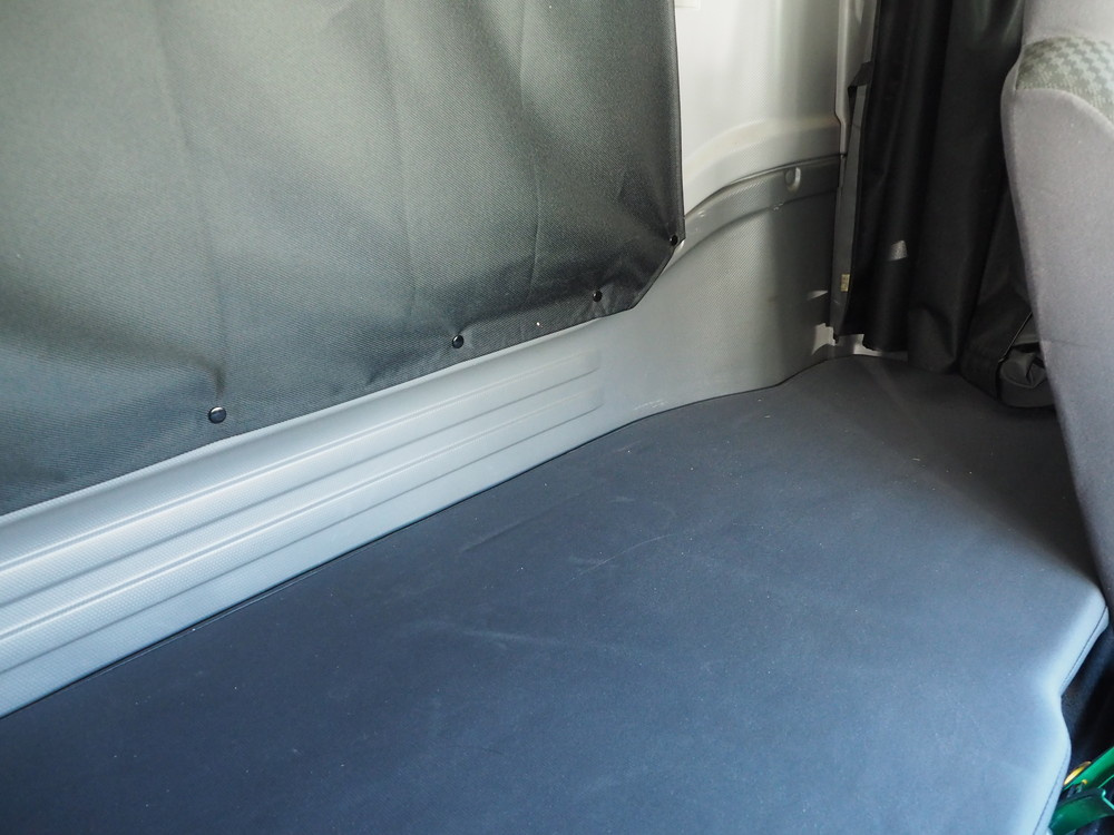 いすゞ フォワード 冷凍バン 中型 TKG-FRR90T2 年式 H28[写真38]