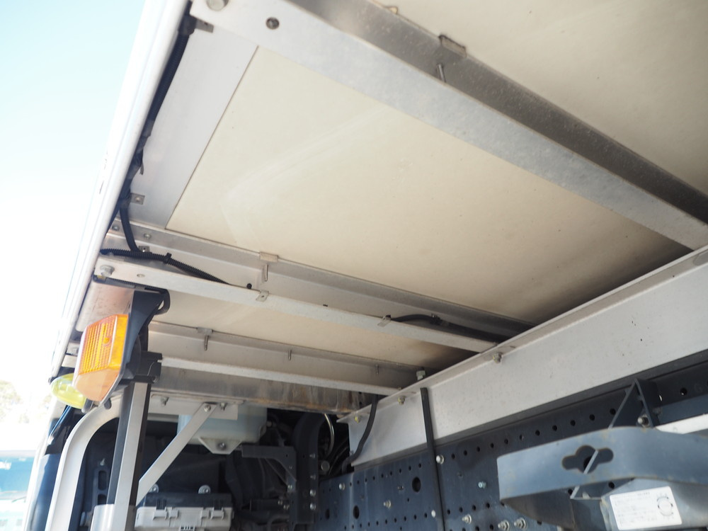 いすゞ フォワード 冷凍バン 中型 TKG-FRR90T2 年式 H28[写真45]