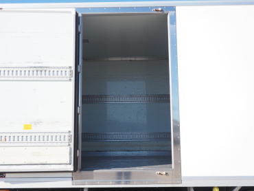 いすゞ フォワード 冷凍バン 中型 TKG-FRR90T2 年式 H28 [写真15]