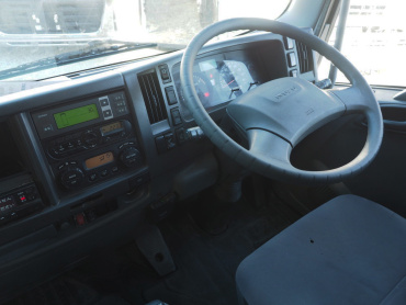 いすゞ フォワード 冷凍バン 中型 TKG-FRR90T2 年式 H28 [写真32]