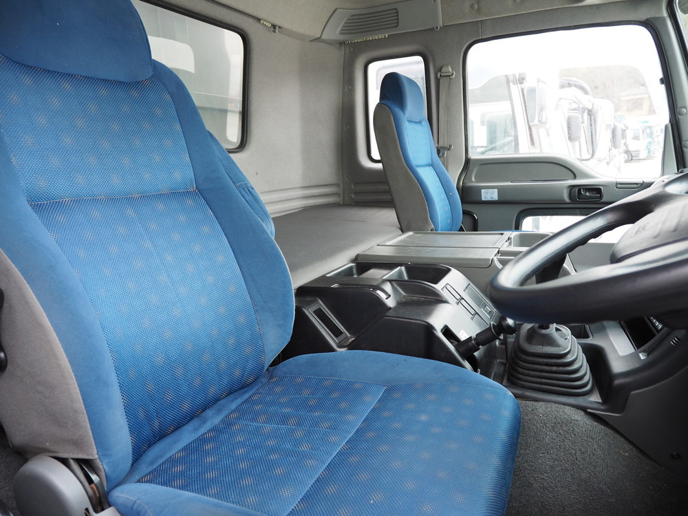 いすゞ ギガ ウイング車 大型 QKG-CYJ77A 年式 H27[写真35]