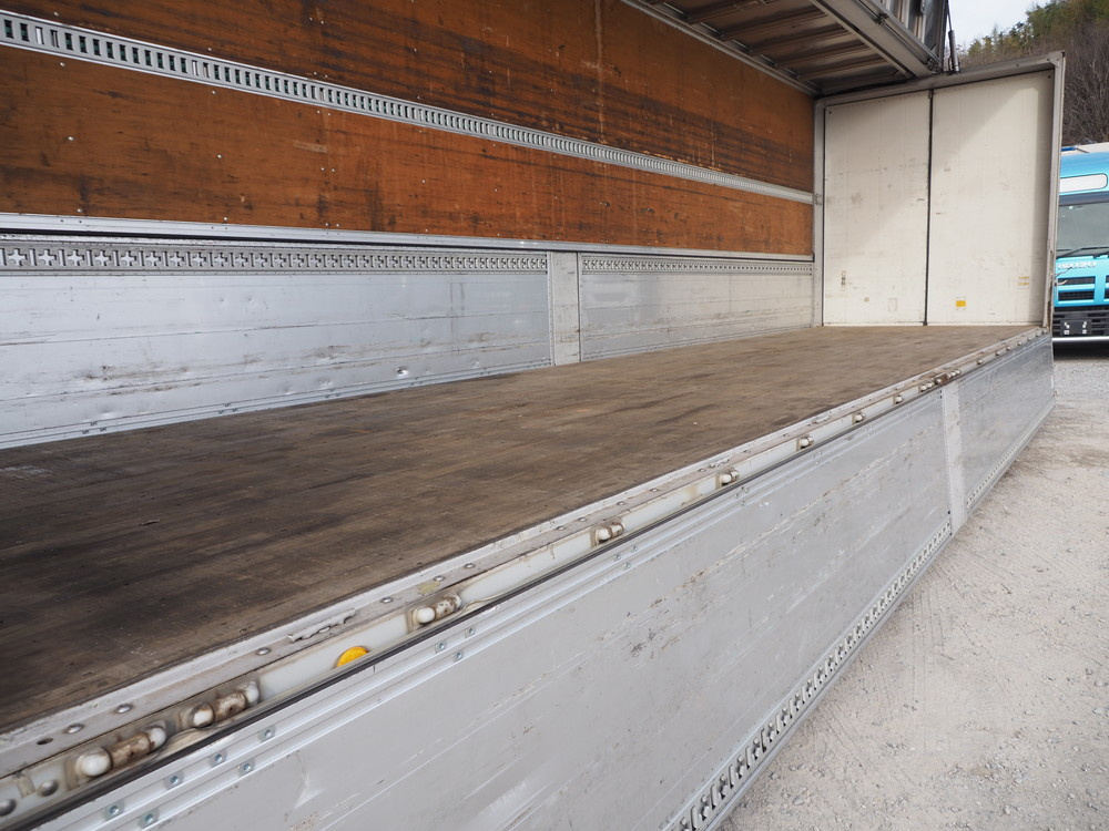 いすゞ ギガ ウイング車 大型 PDG-CYJ77W8 年式 H19[写真18]