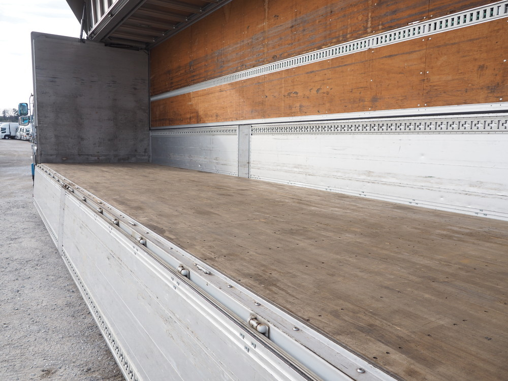 いすゞ ギガ ウイング車 大型 PDG-CYJ77W8 年式 H19[写真17]