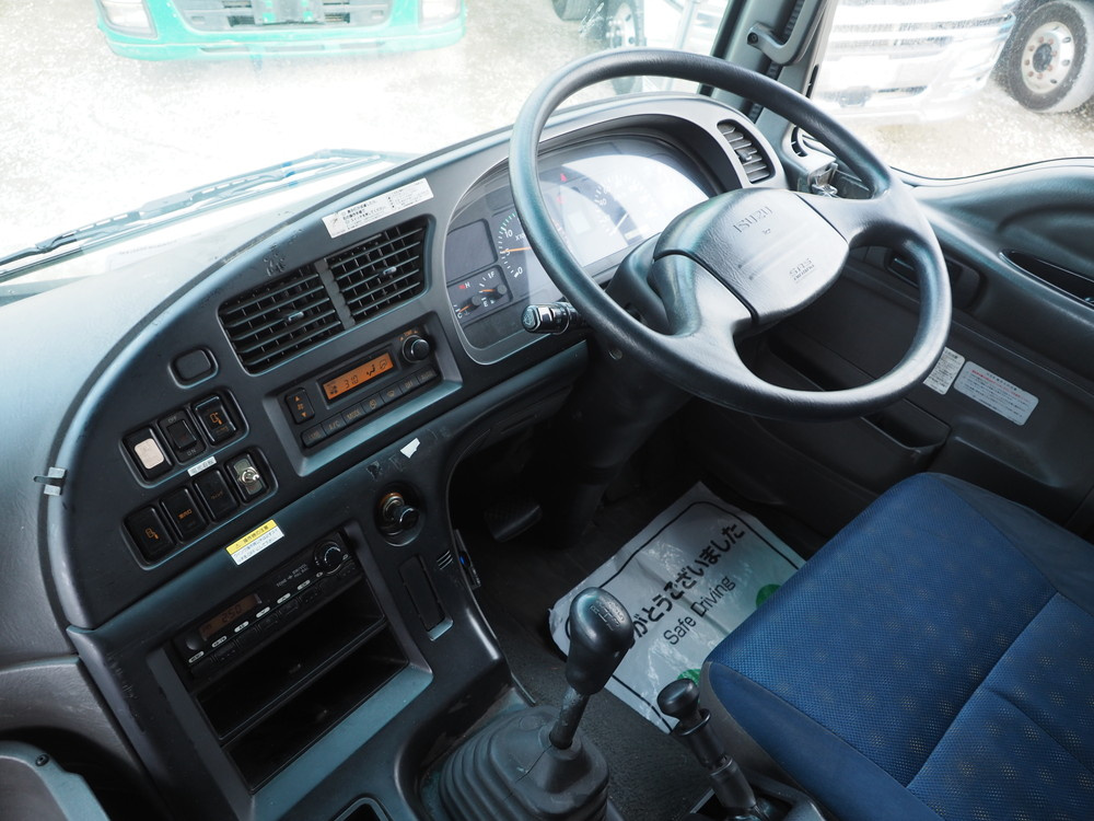いすゞ ギガ ウイング車 大型 PDG-CYJ77W8 年式 H19[写真30]