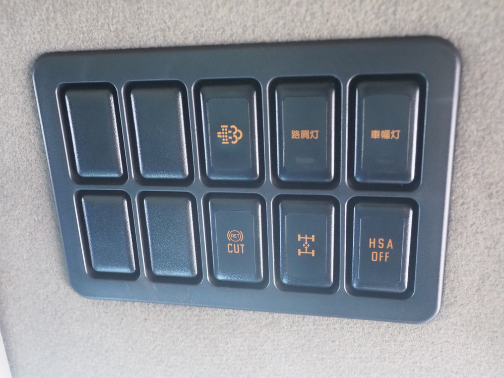 いすゞ ギガ ウイング車 大型 PDG-CYJ77W8 年式 H19[写真37]