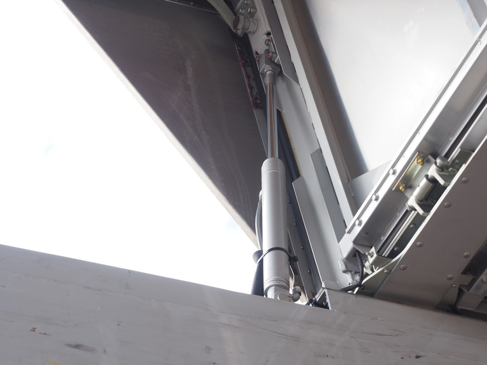 いすゞ ギガ ウイング車 大型 QKG-CYJ77A 年式 H26[写真19]