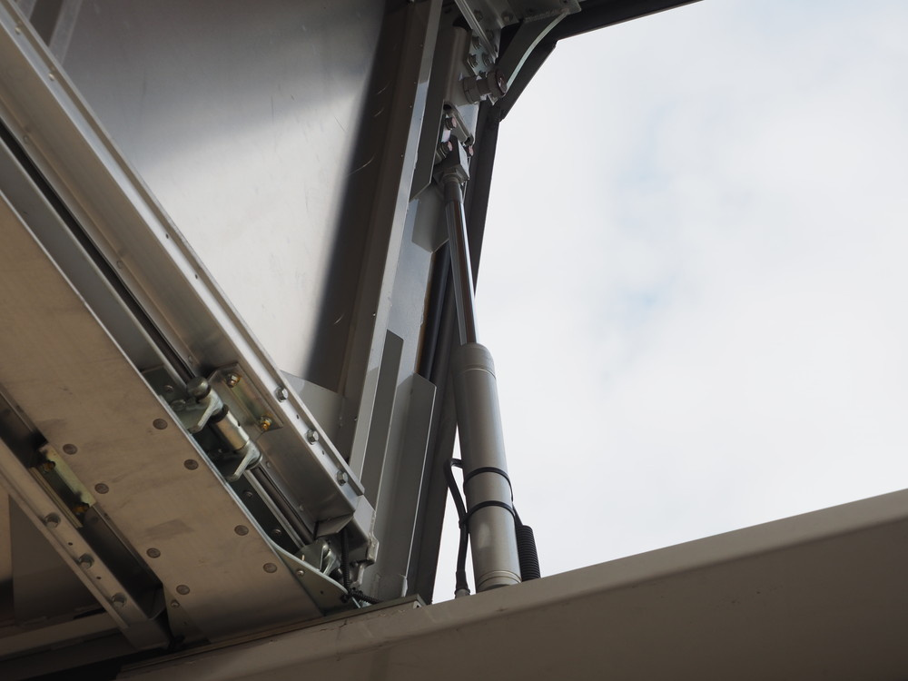 いすゞ ギガ ウイング車 大型 QKG-CYJ77A 年式 H26[写真20]