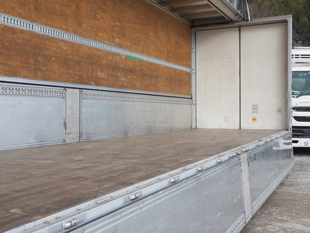 いすゞ ギガ ウイング車 大型 QKG-CYJ77A 年式 H26[写真22]