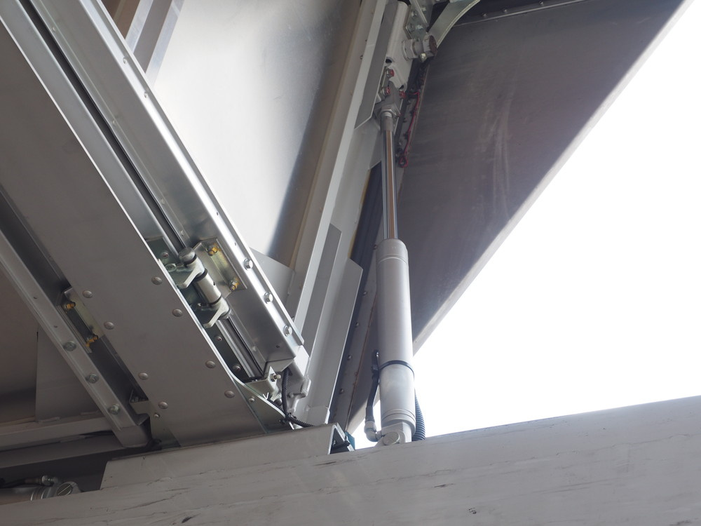 いすゞ ギガ ウイング車 大型 QKG-CYJ77A 年式 H26[写真14]