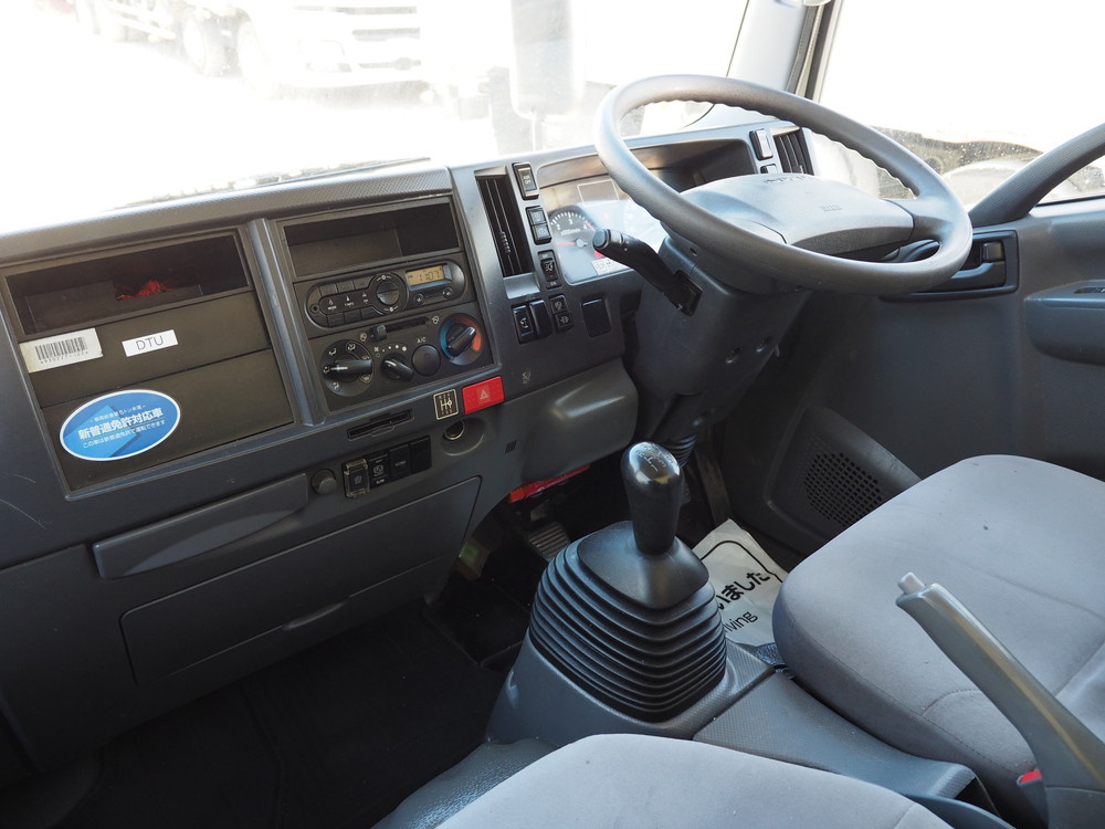 いすゞ エルフ バン車 小型 TRG-NLR85AN 年式 H27[写真12]