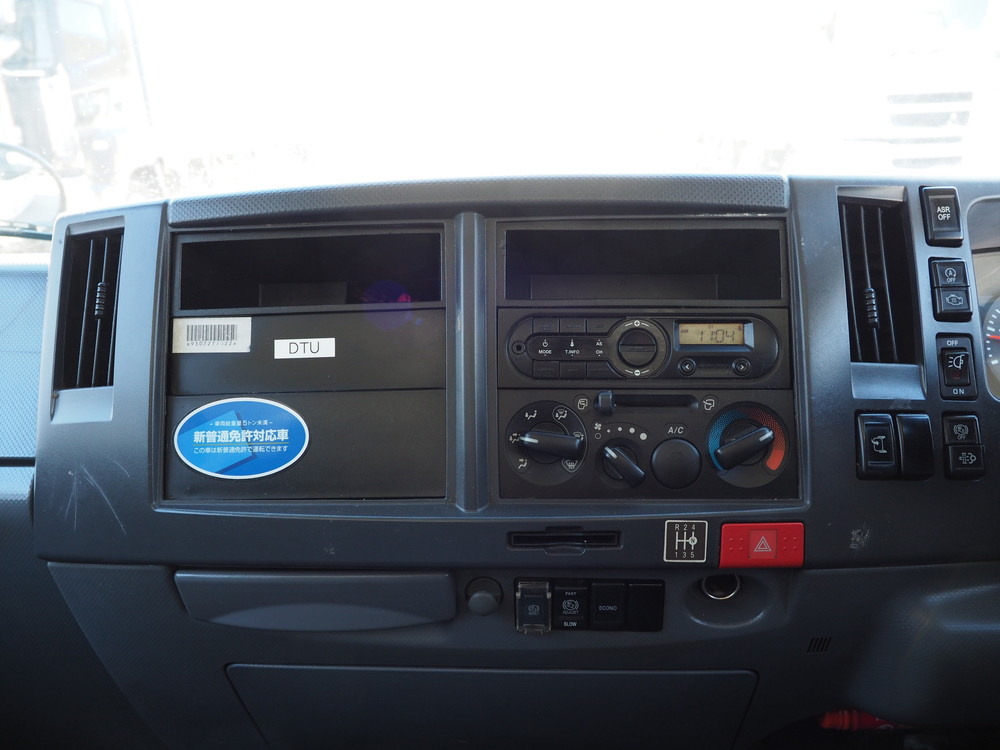 いすゞ エルフ バン車 小型 TRG-NLR85AN 年式 H27[写真15]