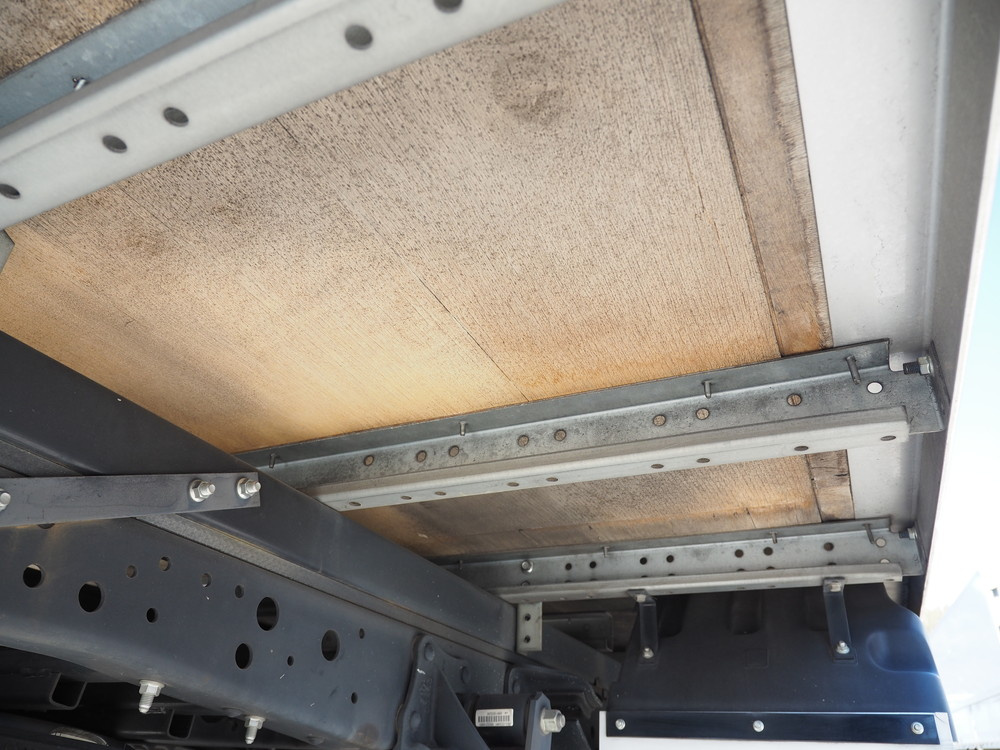 いすゞ エルフ バン車 小型 TRG-NLR85AN 年式 H27[写真21]