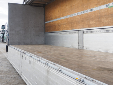 いすゞ ギガ ウイング車 大型 QKG-CYJ77A 年式 H26 [写真21]