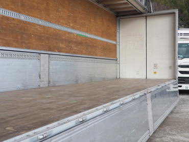 いすゞ ギガ ウイング車 大型 QKG-CYJ77A 年式 H26 [写真22]