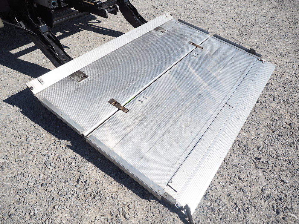 いすゞ フォワード 冷凍バン 中型 TKG-FRR90S2 年式 H27[写真21]