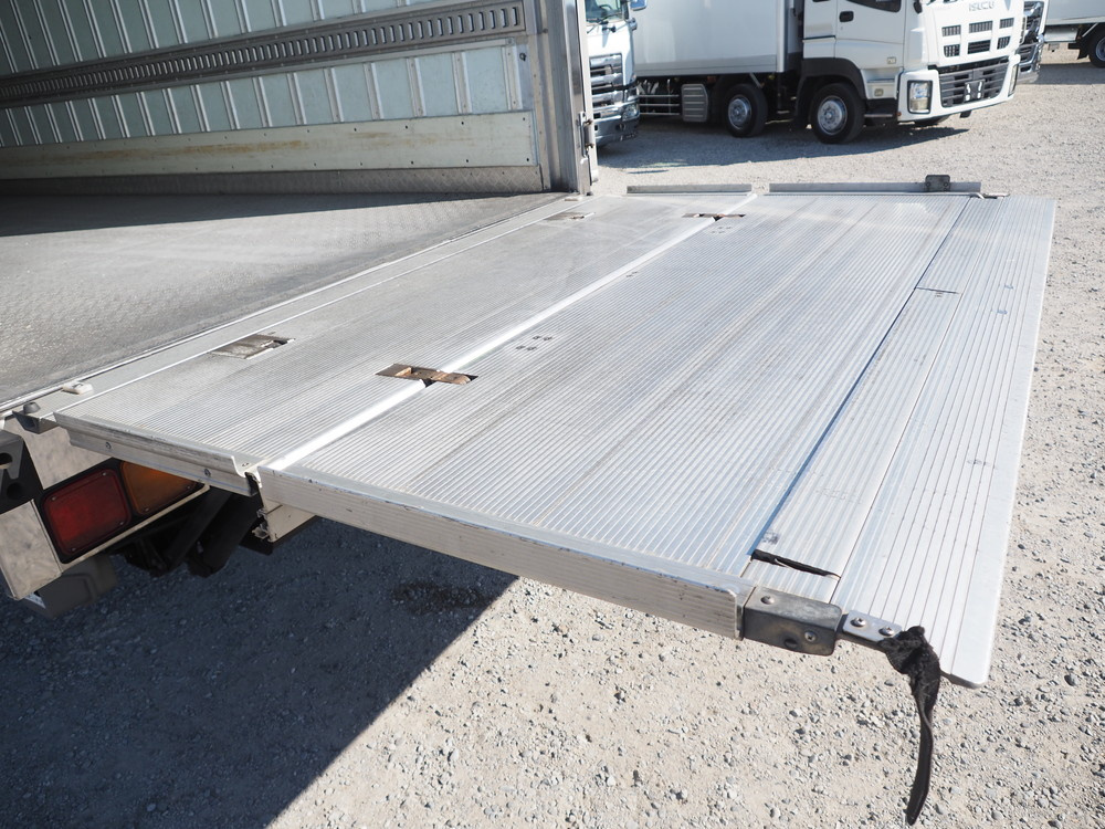 いすゞ フォワード 冷凍バン 中型 TKG-FRR90S2 年式 H27[写真22]