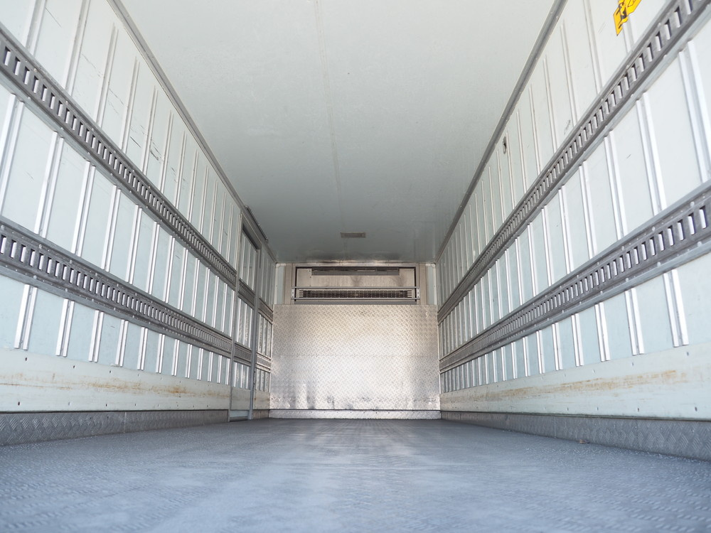 いすゞ フォワード 冷凍バン 中型 TKG-FRR90S2 年式 H27[写真17]