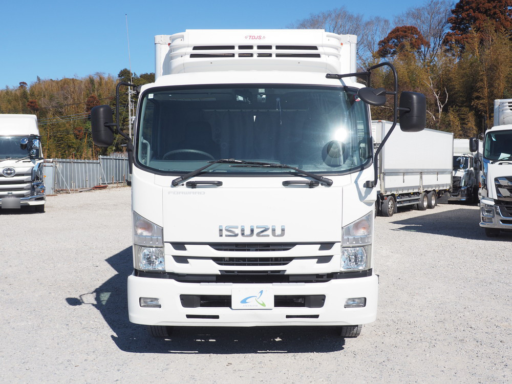 いすゞ フォワード 冷凍バン 中型 TKG-FRR90S2 年式 H27[写真03]