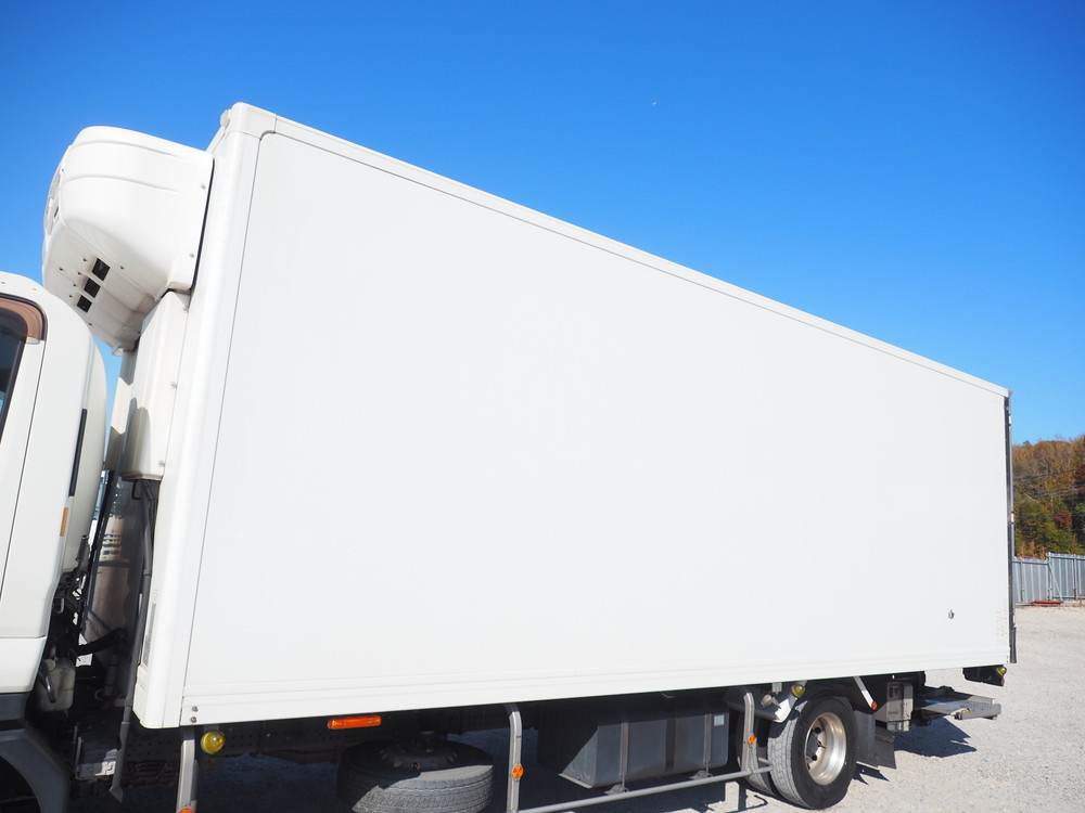 いすゞ フォワード 冷凍バン 中型 TKG-FRR90S2 年式 H27[写真12]