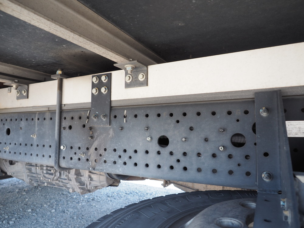 いすゞ フォワード 冷凍バン 中型 TKG-FRR90S2 年式 H27[写真30]