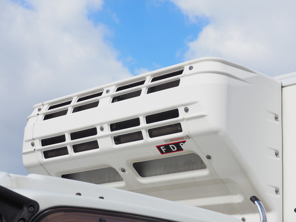 いすゞ フォワード 冷凍バン 中型 TKG-FRR90T2 年式 H29[写真07]