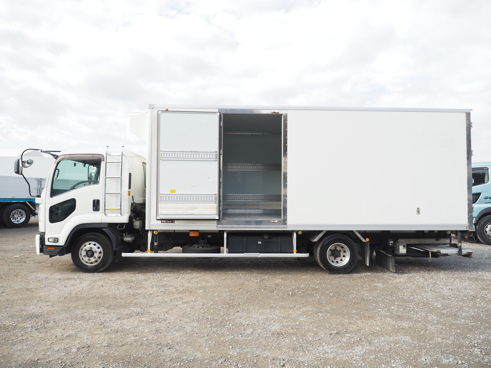 いすゞ フォワード 冷凍バン 中型 TKG-FRR90T2 年式 H29[写真11]
