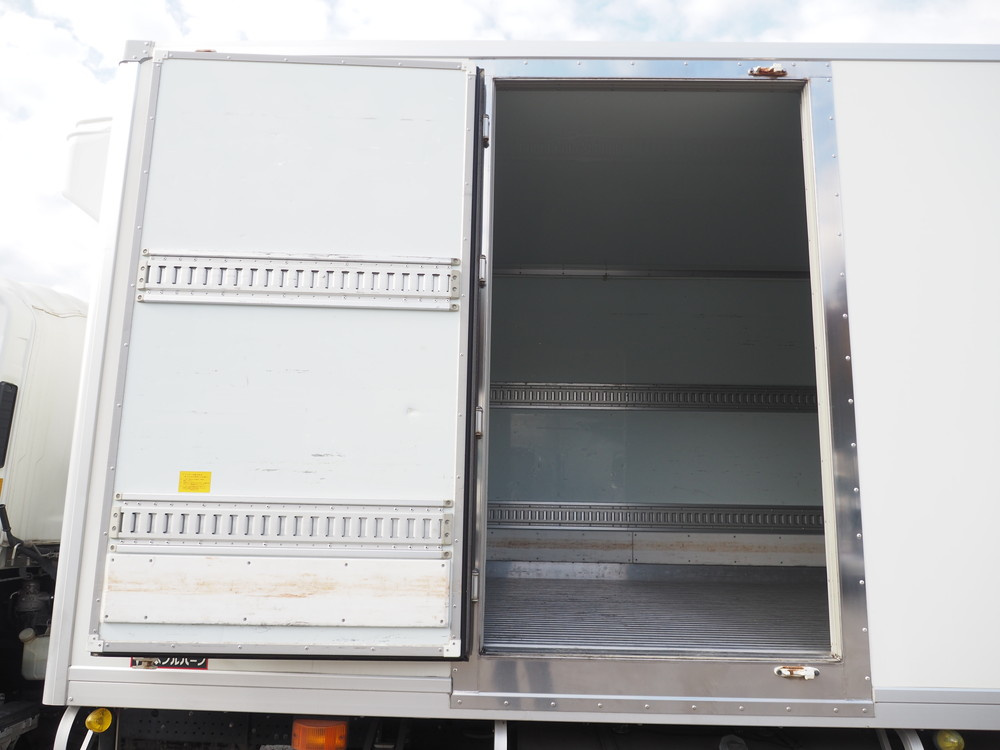 いすゞ フォワード 冷凍バン 中型 TKG-FRR90T2 年式 H29[写真13]