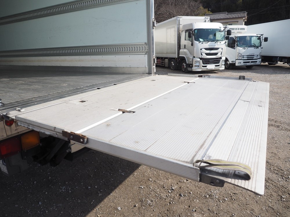 いすゞ フォワード 冷凍バン 中型 TKG-FRR90T2 年式 H29[写真21]