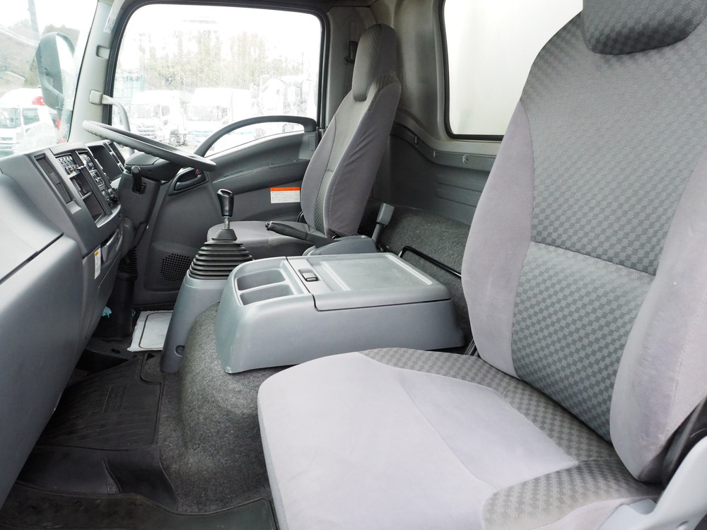 いすゞ フォワード 冷凍バン 中型 TKG-FRR90S2 年式 H27[写真27]