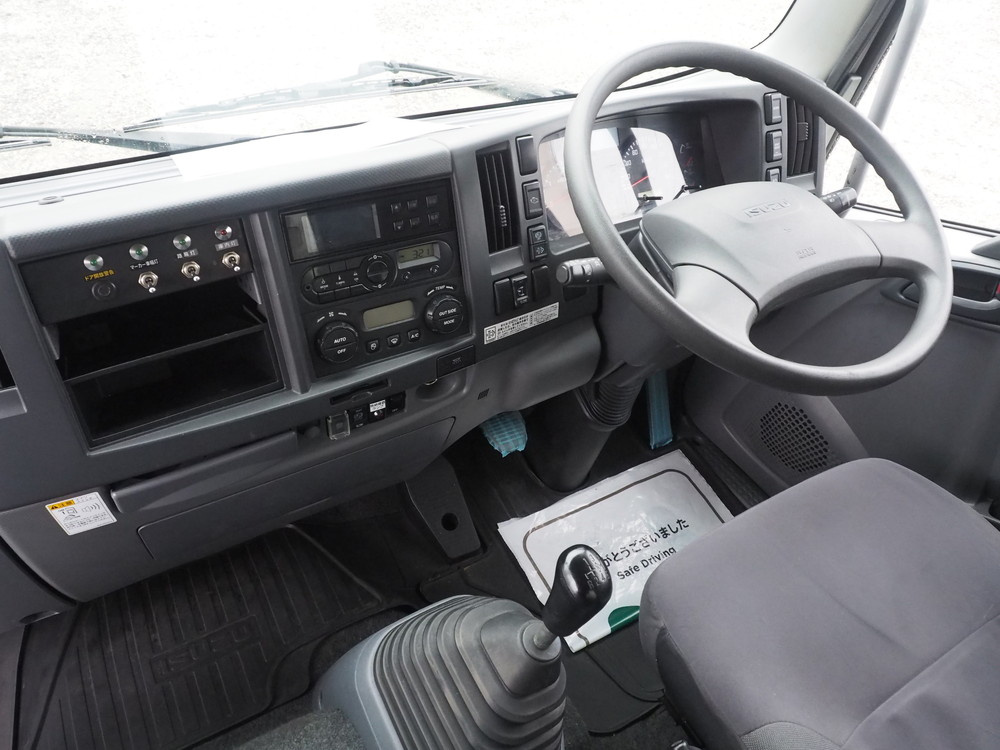 いすゞ フォワード 冷凍バン 中型 TKG-FRR90S2 年式 H27[写真23]