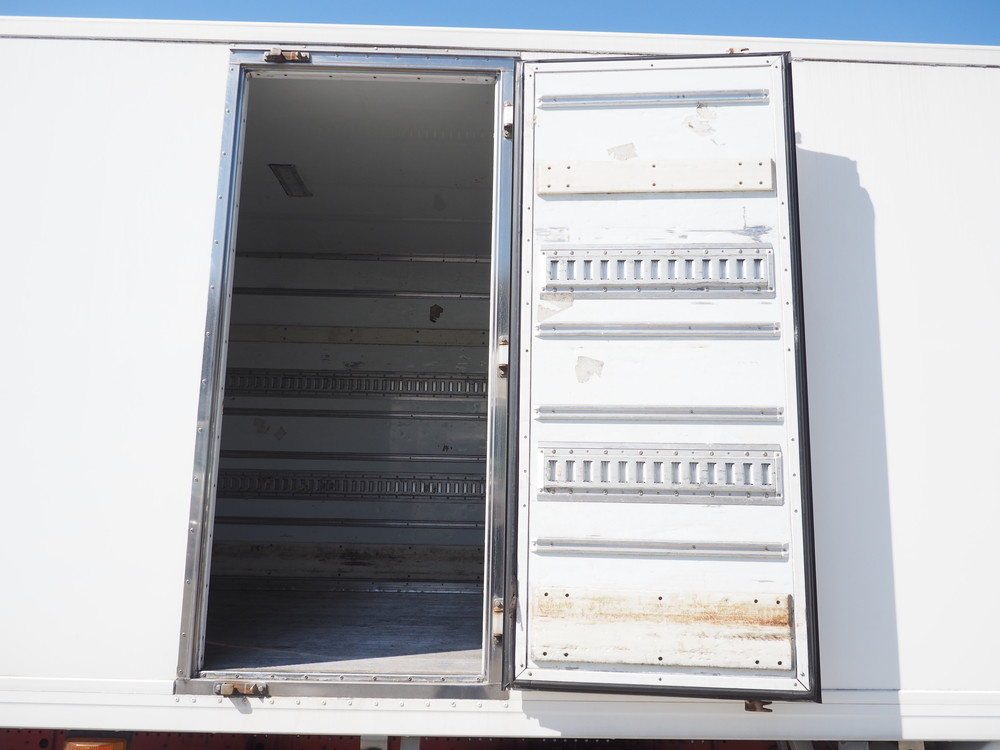 いすゞ フォワード 冷凍バン 中型 TKG-FRR90T2 年式 H26[写真15]