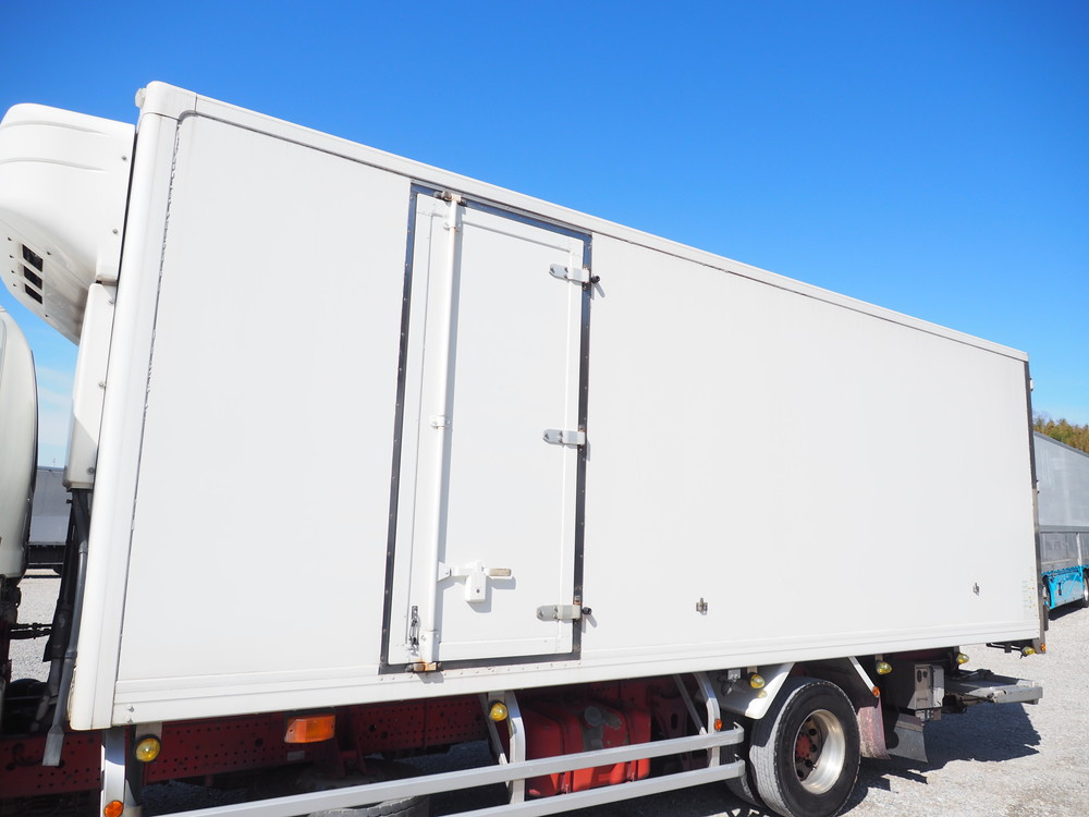 いすゞ フォワード 冷凍バン 中型 TKG-FRR90T2 年式 H26[写真13]